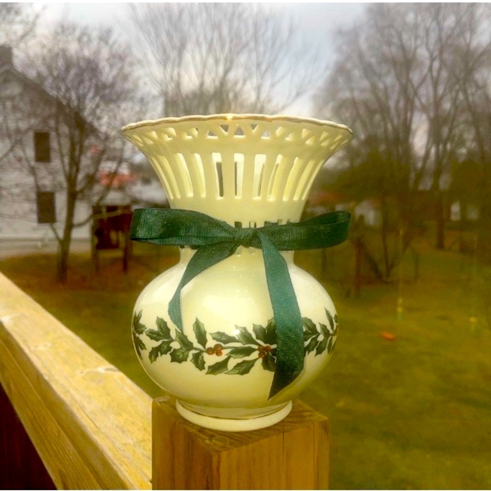 Madison & Max Xmas Cream Vase with Holly and Green Ribbon.
